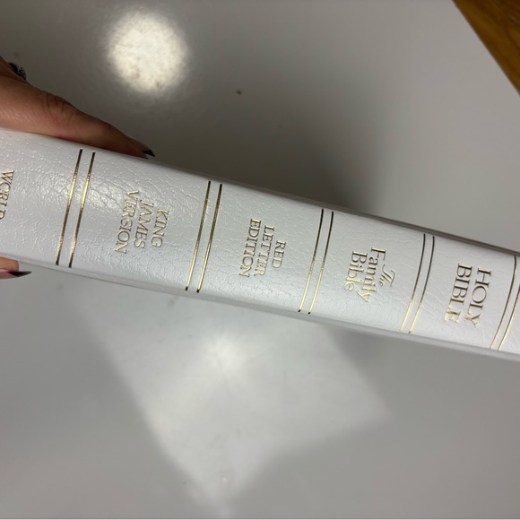 The Family Bible Deluxe Reference Edition White‎ Imitation Leather KJV - Picture 5 of 7
